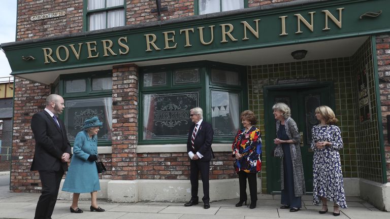 William Roach, Barbara Knox, Sue Nicholls and Helen Worth, all stalwarts of soap opera, were on set meet the queen