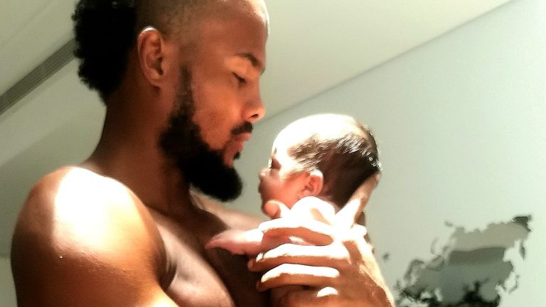 Sebastian Eubank con su hijo Raheem