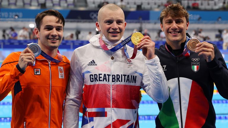 Adam Peaty a confortablement battu le peloton des poursuivants, le Néerlandais Arno Kamminga remportant l'argent et l'Italien Nicolo Martinenghi terminant troisième.