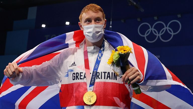 Tokyo 2020 Olympics - Swimming - Men&#39;s 200m Freestyle - Medal Ceremony - Tokyo Aquatics Centre - Tokyo, Japan - July 27, 2021. Tom Dean of Britain poses with his gold medal. REUTERS/Marko Djurica