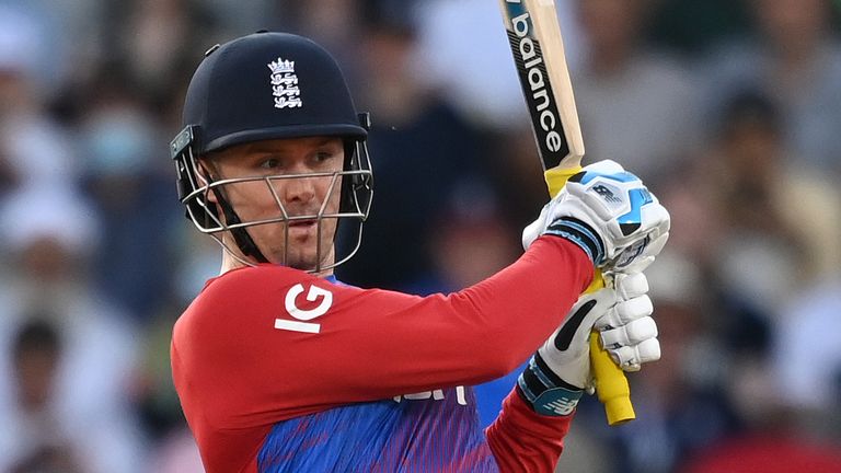 Jason Roy a marqué 64 sur 36 balles pour l'Angleterre à Manchester, atteignant son demi-siècle sur 30 livraisons avec une limite