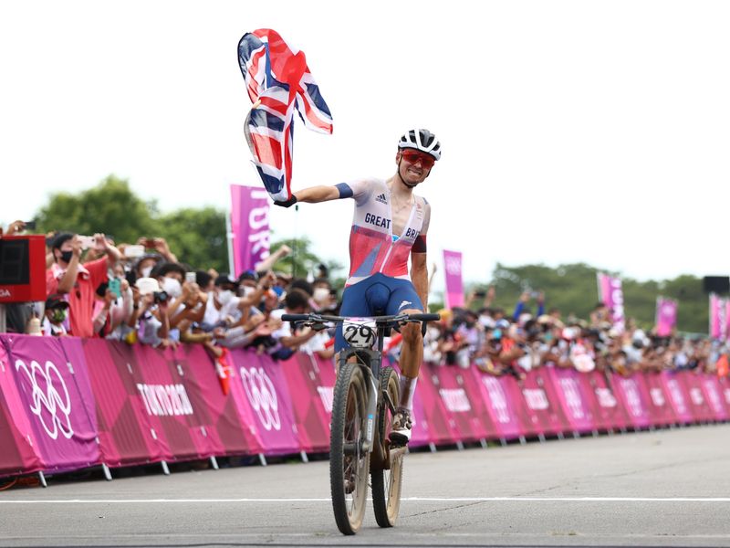 TOM PIDCOCK TAKES 2022 CYCLOCROSS WORLD CHAMPIONSHIP - Road Bike Action