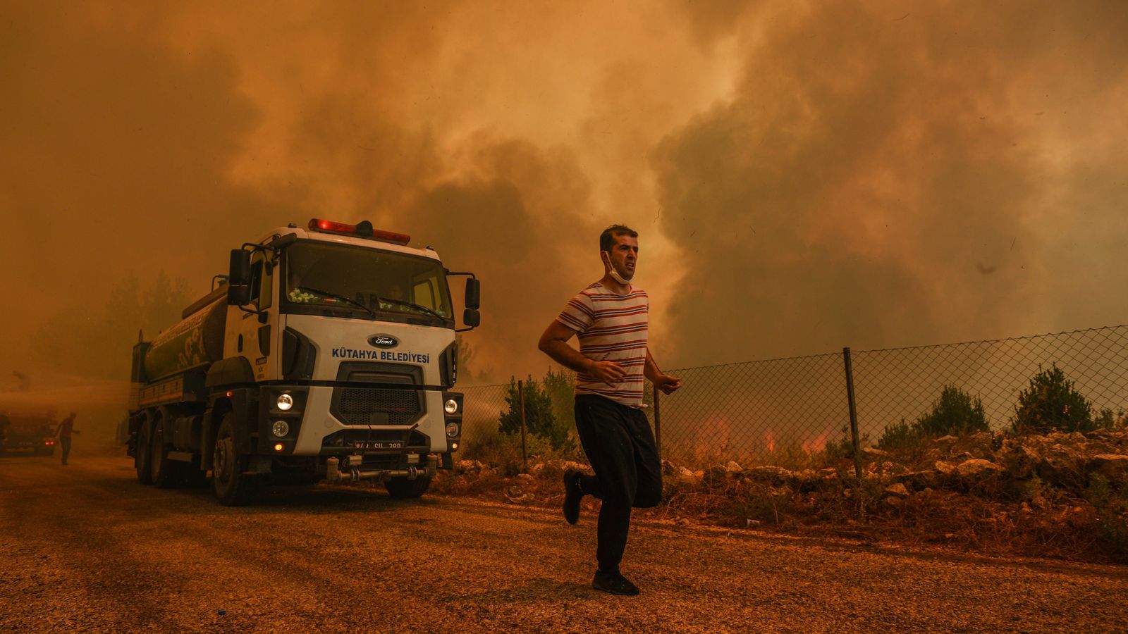 skynews-antalya-turkey-fire_5465545.jpg