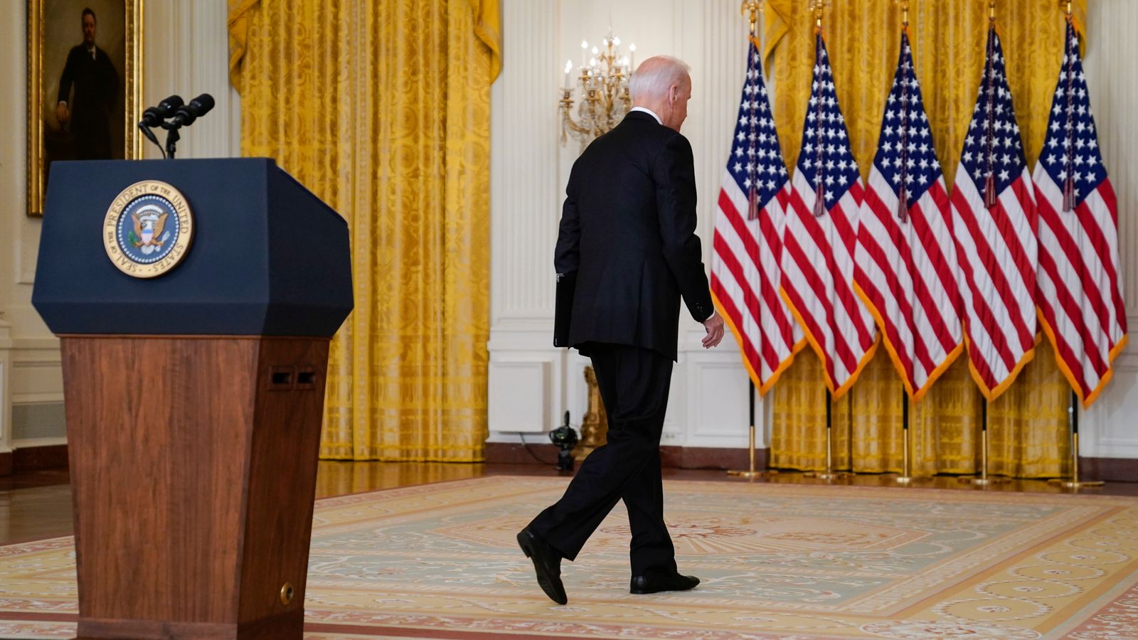 President Biden defends the decision to turn his back on Afghanistan