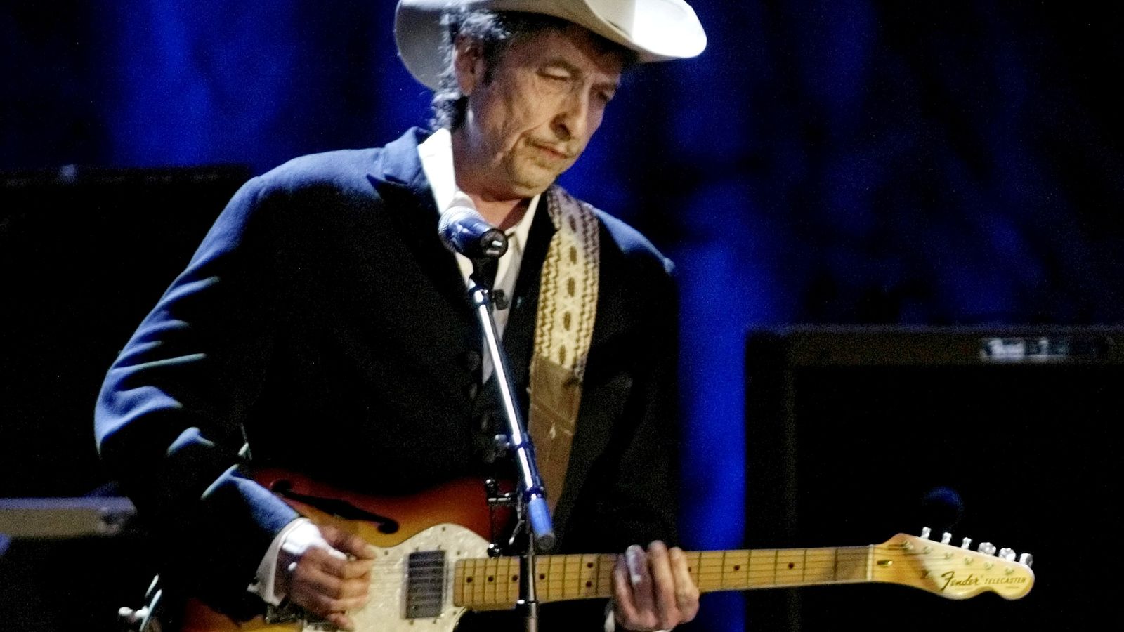 Bob Dylan accused of sexually abusing girl, 12, in the 1960s
