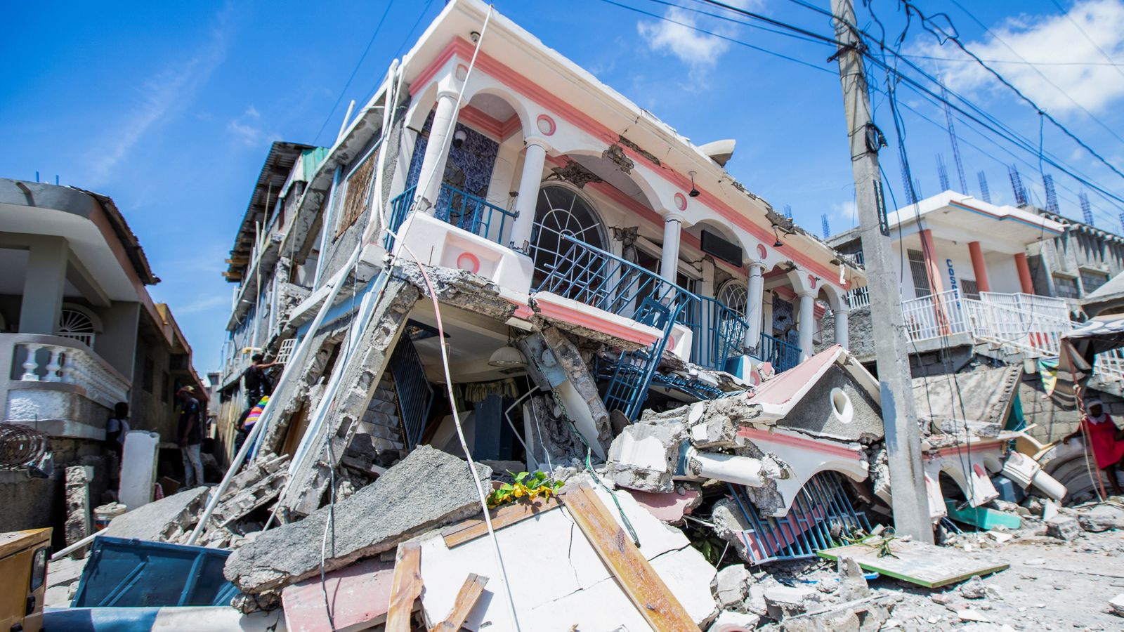 Haiti earthquake Towns destroyed and hospitals overwhelmed, with