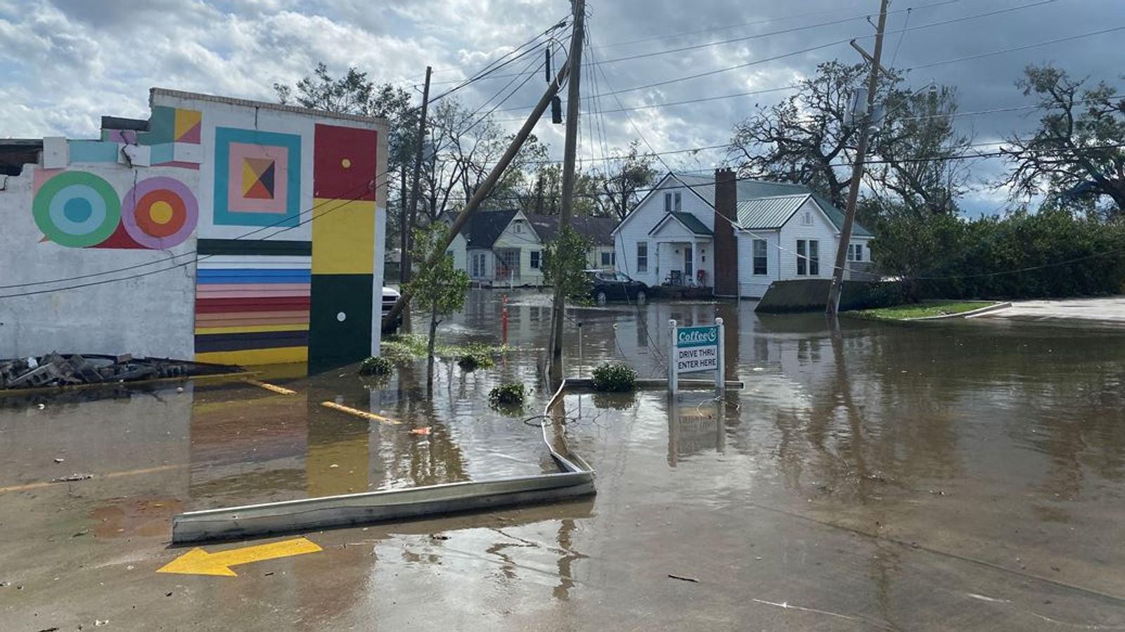 Hurricane Ida rips at the jazz heart of New Orleans | US News | Sky News