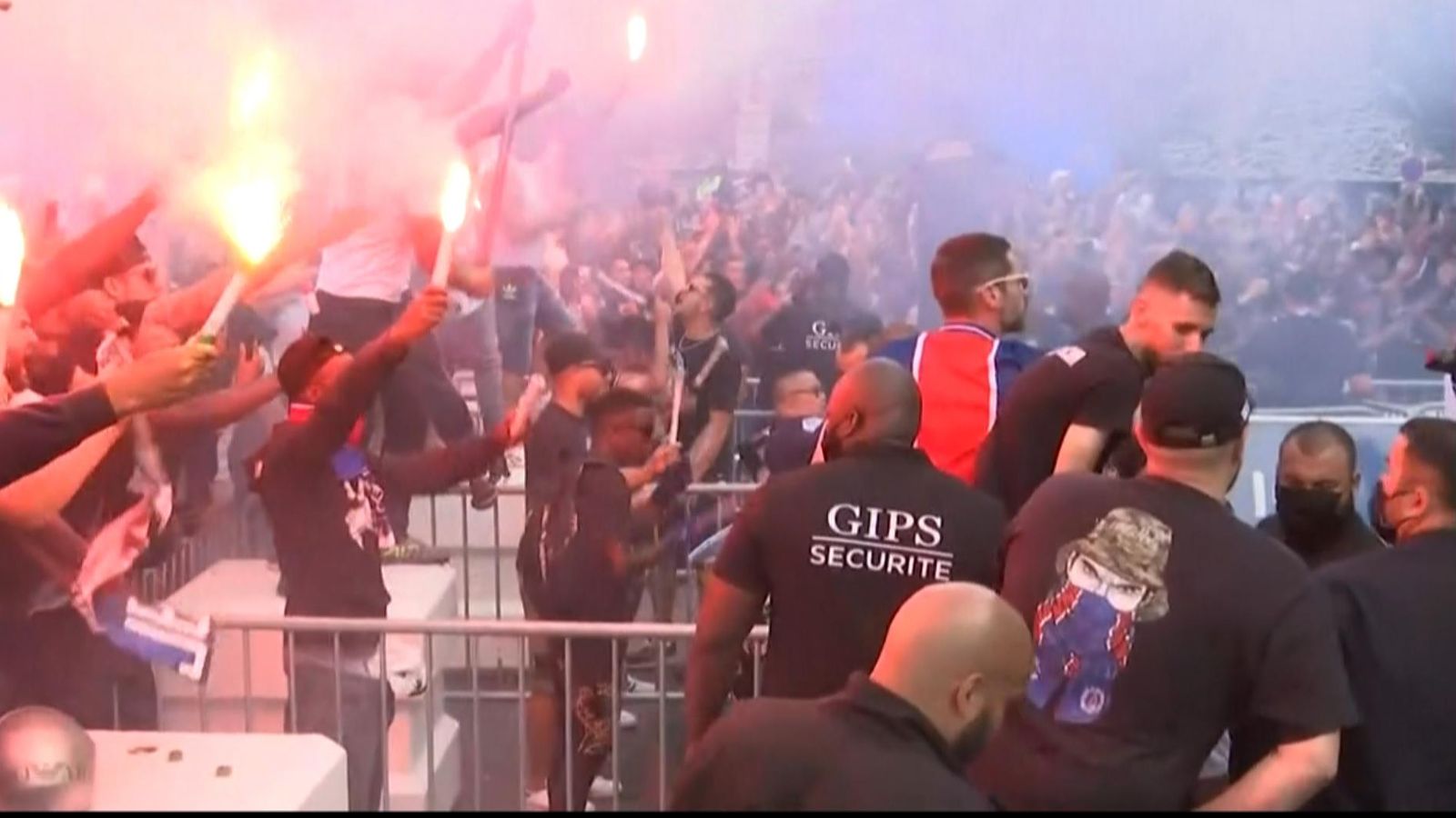 Lionel Messi Greets Ecstatic Psg Fans World News Sky News