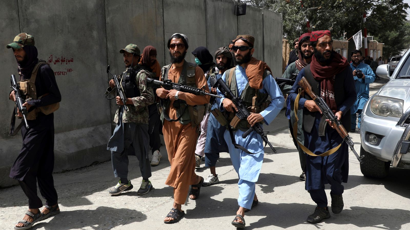 Afghanistan: Taliban ‘cooperating’ with UK forces and not behaving in ‘medieval way’, says chief of defence staff