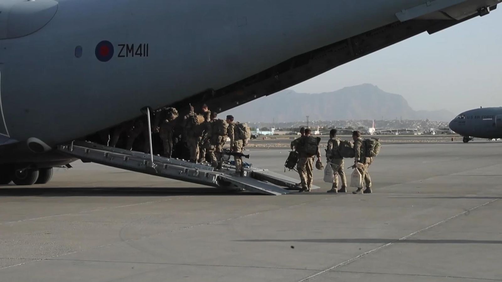 Flight is leaving short video. Flight leave. Flight leave. Виртуальные окна в самолетах. Путешествие на самолете.