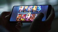 --FILE--A Chinese mobile game player plays Tencent&#39;s mobile MOBA "King of Glory" or "Honor of Kings" on his smartphone in Ji&#39;nan city, east China&#39;s Shandong province, 9 September 2018. ..Enthusiasm for new game titles and the development of industrial software are the key factors that will determine the future financial health of tech giant Tencent Holdings Ltd following the release of the company&#39;s second quarter earnings. Tencent came out of an extended regulatory freeze in new games as it rode Peacekeeper Elite and other titles like Honor of Kings to reignite growth in a business that contributed 30 percent of its revenue. The company said it released 10 games in the second quarter.