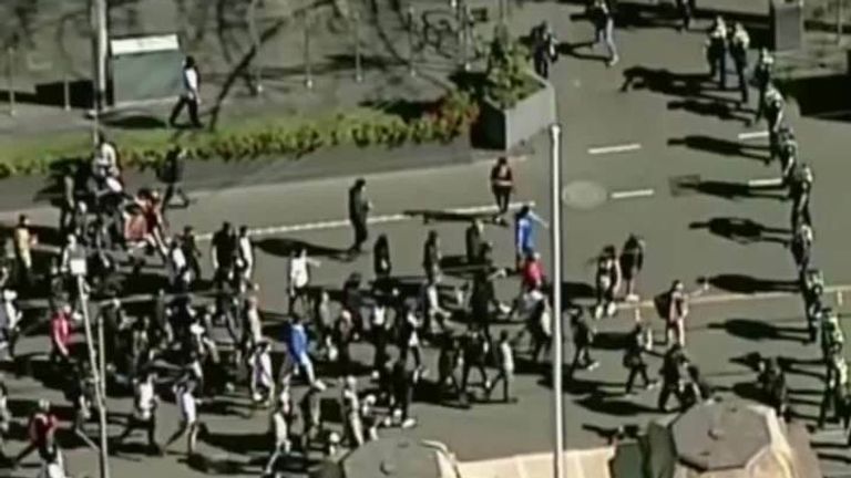 Anti-lockdown protesters clash with police in Melbourne