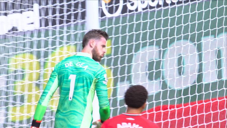 De Gea thwarts Ward-Prowse early on (1)