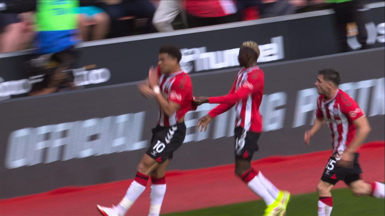 Adams puts Saints ahead! (30)