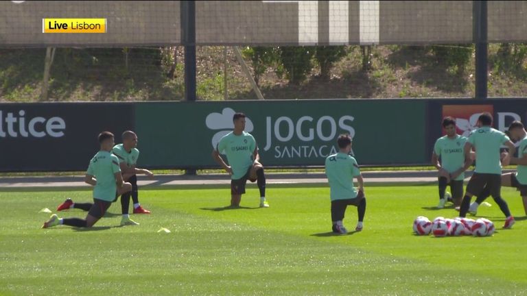 Ronaldo trains with Portugal as Utd move confirmed