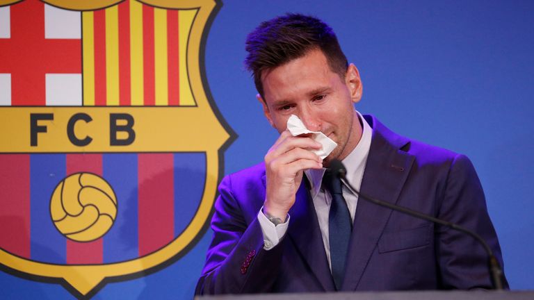 Sepak Bola - Lionel Messi mengadakan konferensi pers FC Barcelona - Auditorium 1899, Camp Nou, Barcelona, ​​Spanyol - 8 Agustus 2021 Lionel Messi selama konferensi pers REUTERS/Albert Gea