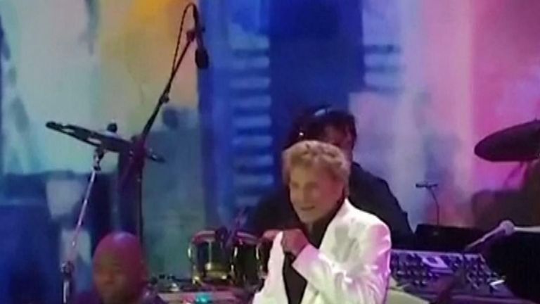 Barry Manilow was performing when the announcement to leave due to severe weather was issued