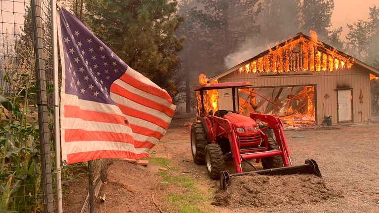 Das Dixie Fire hat ungefähr die Größe von Tokio.  Bild: AP