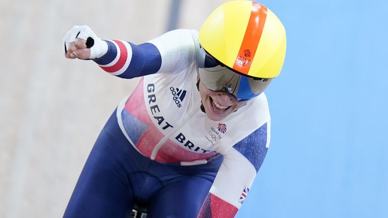  Laura Kenny celebrates winning gold