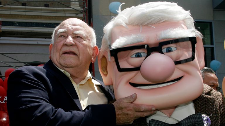 Ed Asner and his Up character Carl Fredricksen, at the film&#39;s premiere in 2009