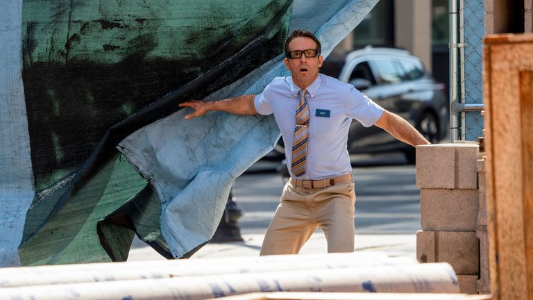 Ryan Reynolds dans le rôle de Guy dans les studios du 20e siècle »  Guy libre.  Photo : Alan Markfield/ Twentieth Century Fox Film Corporation