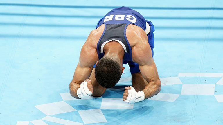 Great Britain&#39;s Galal Yafai celebrates winning gold at the men&#39;s flyweight final