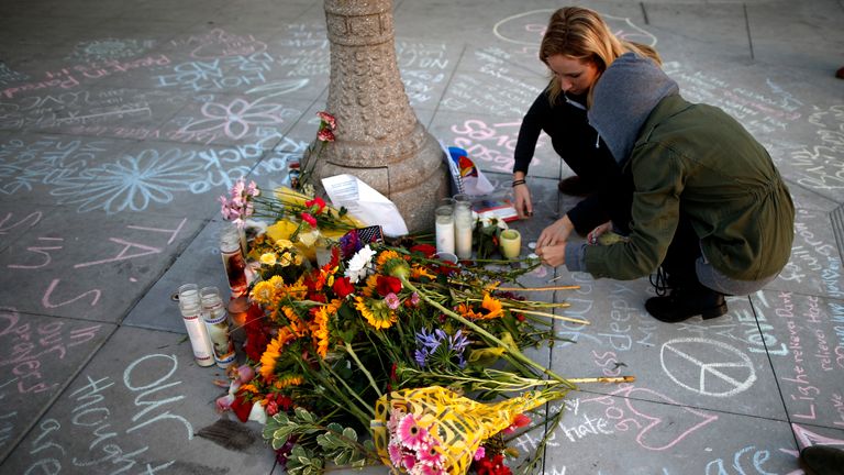 Students light candles at a tribute for victims, at one of nine crime scenes after a series of drive-by shootings that left 7 people dead, in the Isla Vista neighborhood of Santa Barbara, California May 26, 2014. Twenty-two year old Elliot Rodger killed six people before taking his own life in a rampage through a California college town shortly after he posted a threatening video railing against women, police said on Saturday. REUTERS/Lucy Nicholson (UNITED STATES - Tags: CRIME LAW CIVIL UNREST)