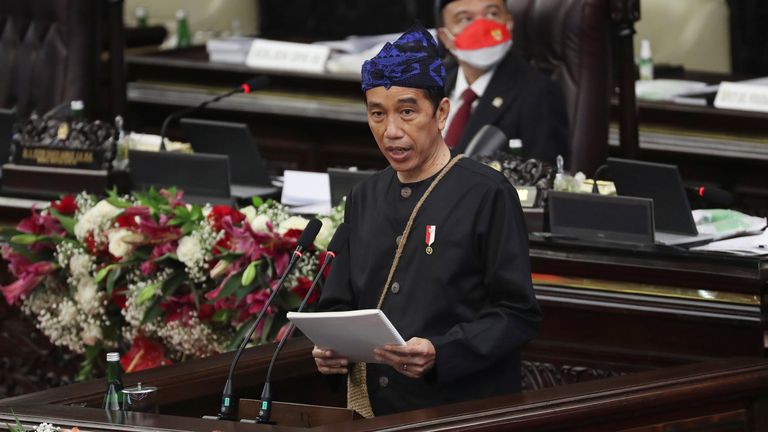 Indonesian President Joko Widodo, wearing traditional Baduy outfit, delivers his annual State of the Nation Address ahead of the country&#39;s Independence Day, at the parliament building in Jakarta, Indonesia, August 16, 2021. Achmad Ibrahim/Pool via REUTERS
