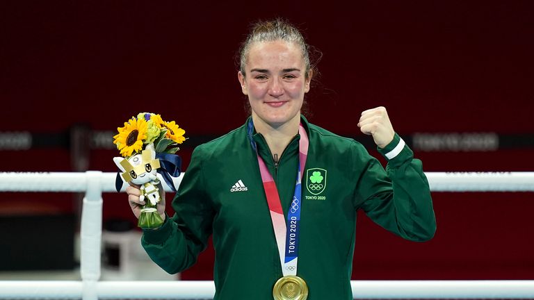 Tokyo Olympics: Lauren Price wins boxing gold in women's middleweight ...