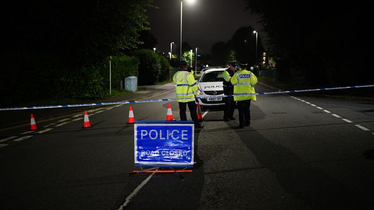 Un cordon de police sur Royal Navy Avenue, près du lieu d'un incident dans la région de Keyham