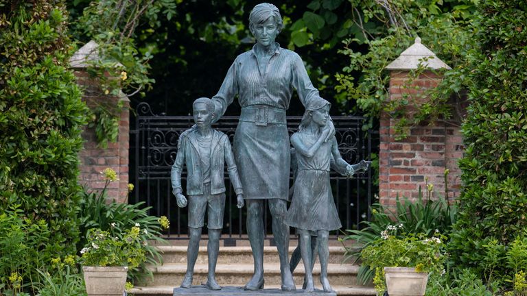 Princess Diana statue in the Sunken Garden at Kensington Palace, London