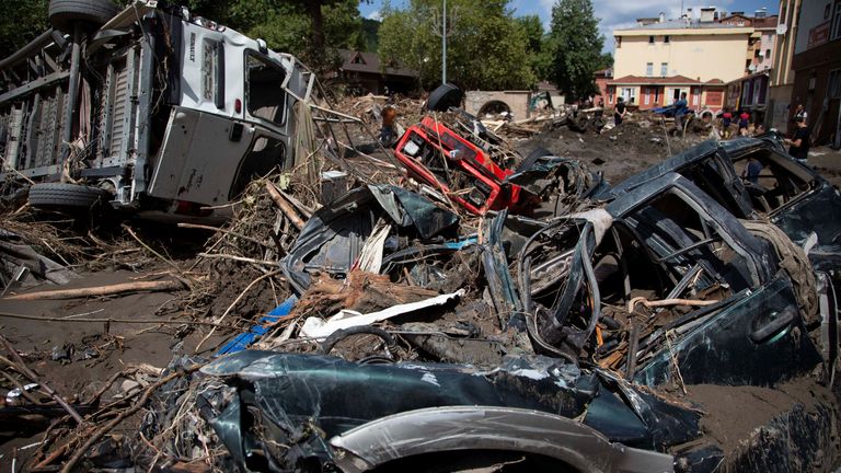 Vehicles are seen in the debris of flash floods that swept through towns in the Turkish Black Sea region in Bozkurt, a town in Kastamonu province, Turkey, August 13, 2021. Can Erok/Demiroren Visual Media via REUTERS ATTENTION EDITORS - THIS PICTURE WAS PROVIDED BY A THIRD PARTY. NO RESALES. NO ARCHIVE. TURKEY OUT. NO COMMERCIAL OR EDITORIAL SALES IN TURKEY.
