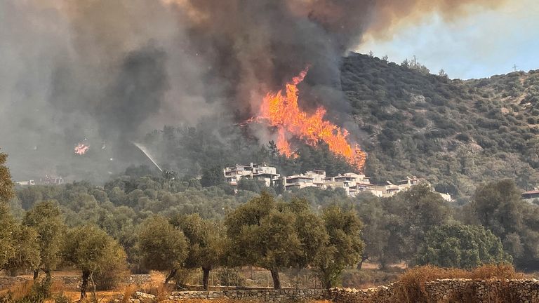 Fires continue to ravage parts of southern Turkey