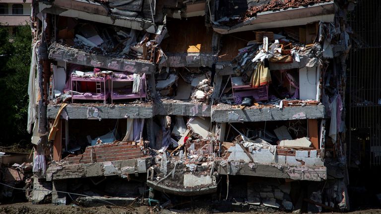 Les inondations ont détruit la plupart de ce bâtiment à Bozkurt