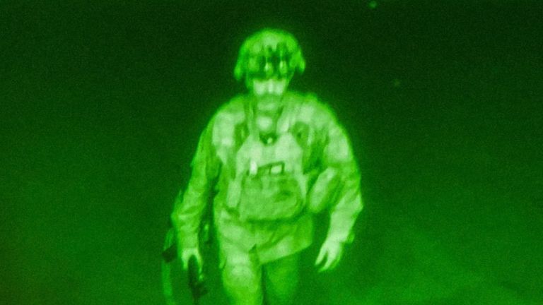 Le dernier membre des forces armées américaines à quitter l'Afghanistan.  Photo : @18AirborneCorps