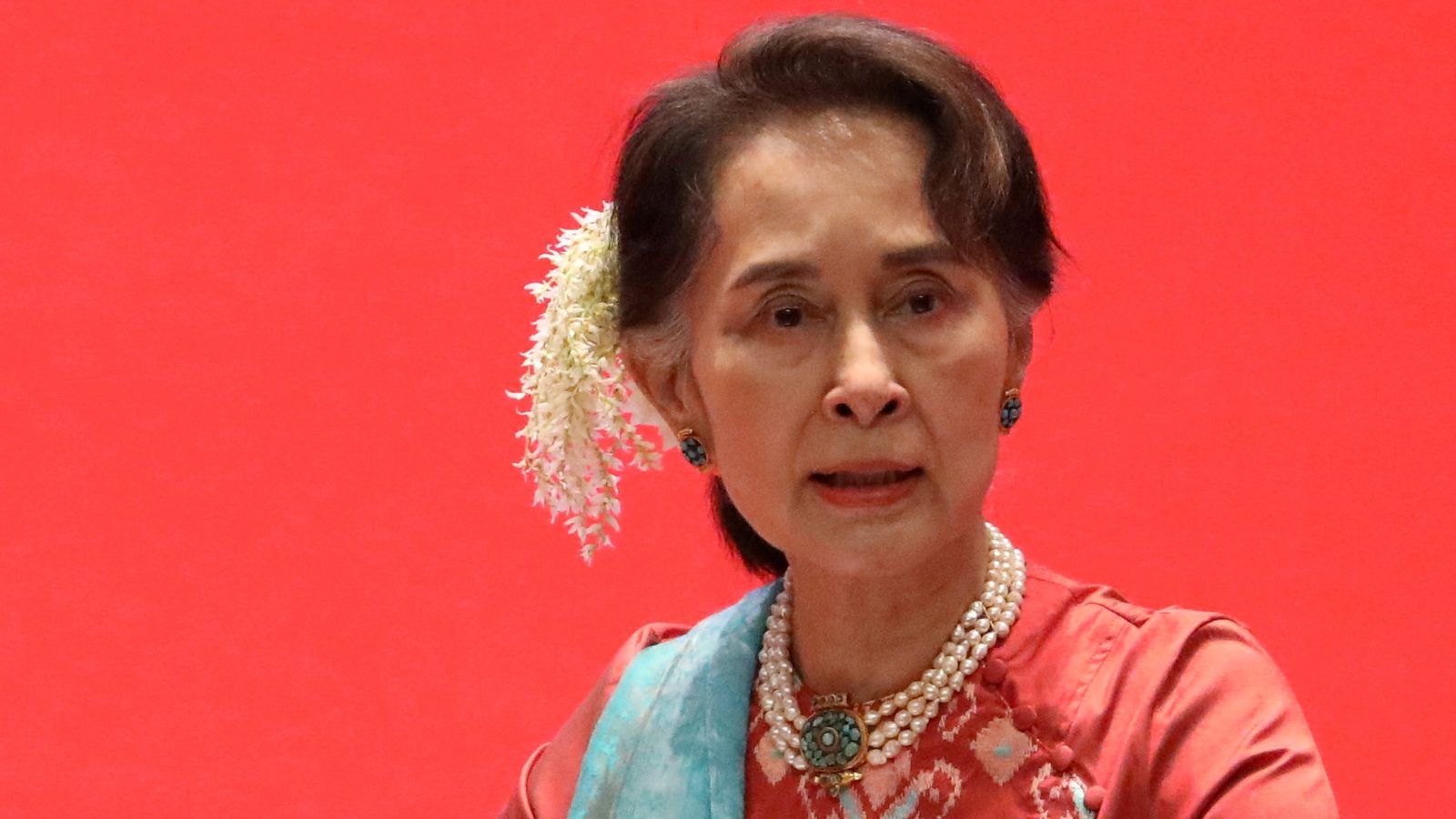 Аун Сан Су Чи е преместена от затвора в домашен арест в Мианмар - доклади