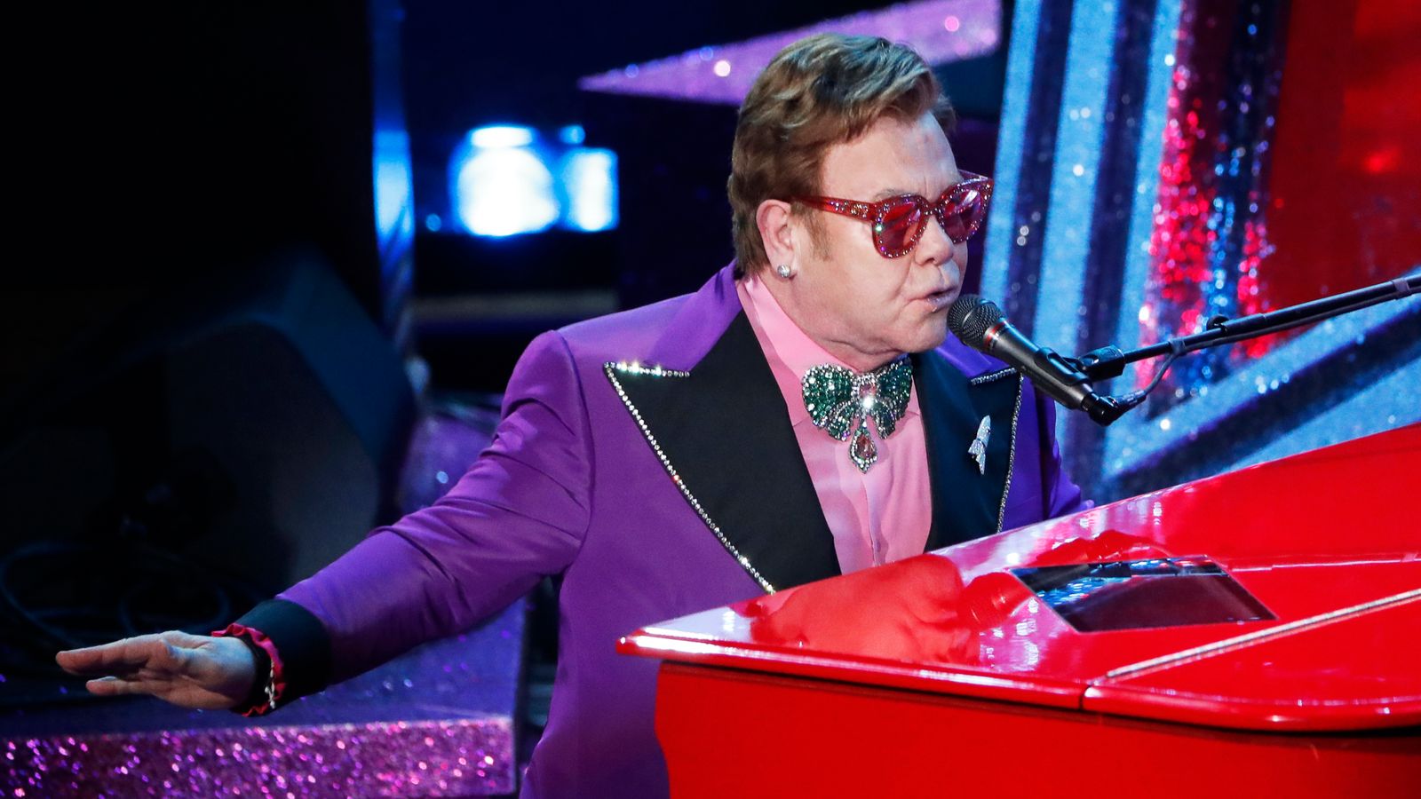 Sir Elton John Singer delays European and UK tour dates due to hip