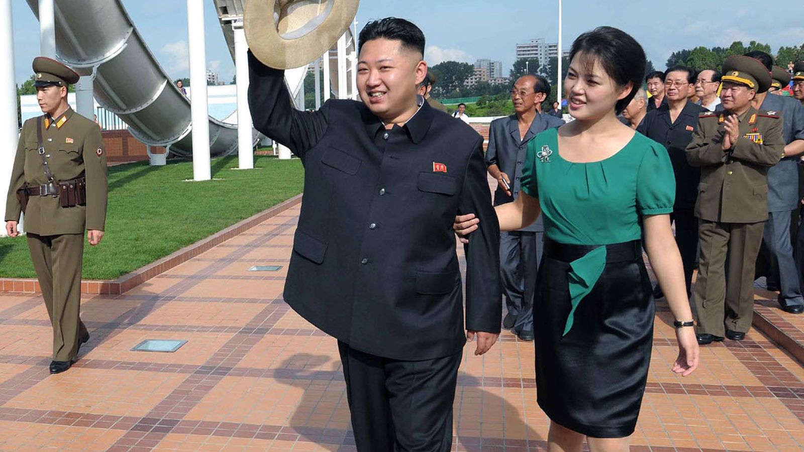 Kim Jong Un North Korean Leaders Mysterious Weight Loss In Pictures 