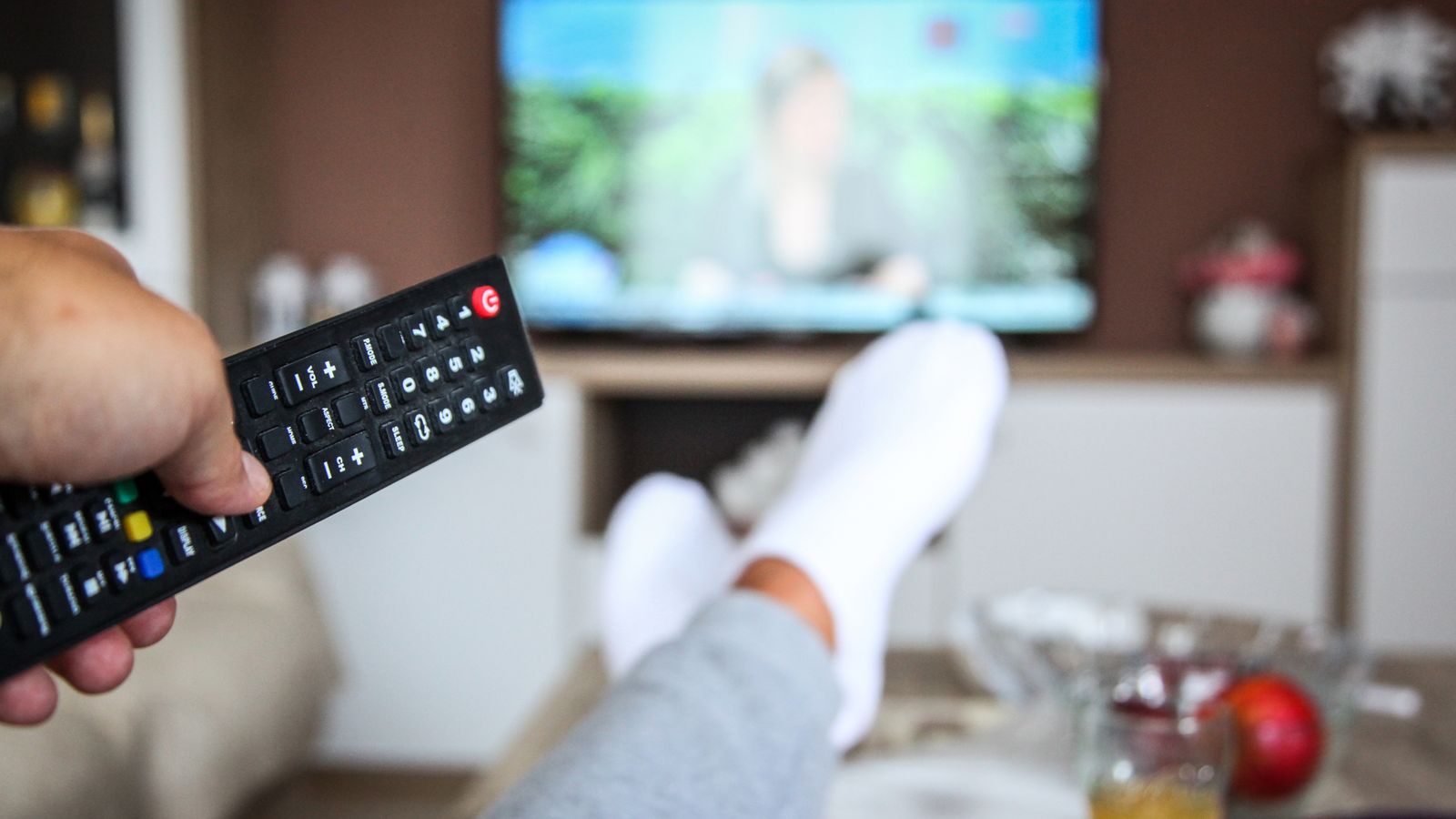Традиционната телевизия отбелязва най-голям спад в зрителите от началото на Ofcom records