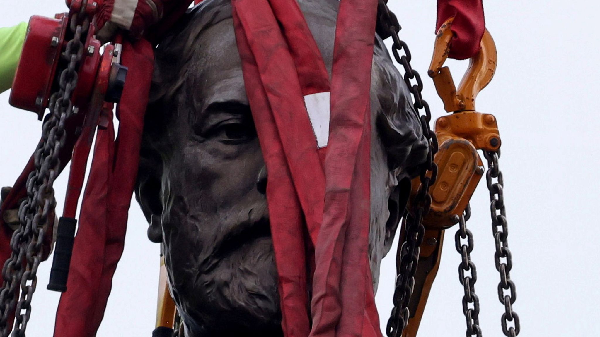 Virginia Confederacy statue of General Robert E Lee taken down in wake of Black Lives Matter
