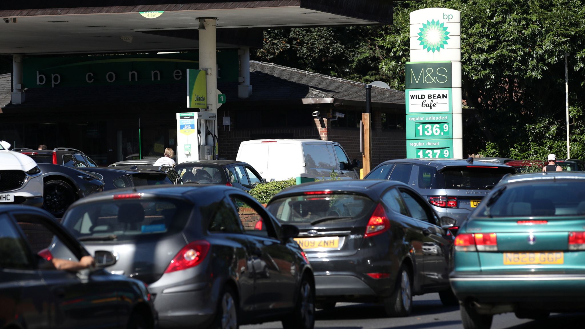 Energy crisis live updates: Almost 400 petrol stations impose £30 limit on fuel due to &#39;unprecedented customer demand&#39; | UK News | Sky News