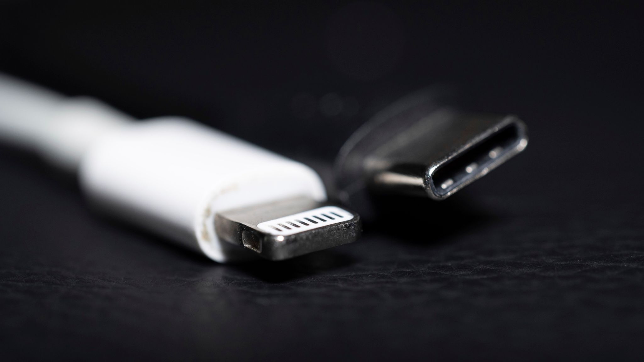 Зарядка через usb c. USB Type c Apple. Apple USB C Lightning. Iphone 15 USB C. Apple USB C Port.