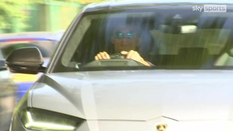 Ronaldo arrives for Man Utd training