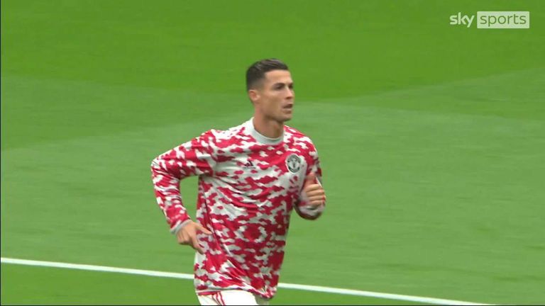 Ronaldo warms up ahead of second Utd debut