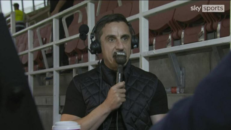 Neville: Utd must learn to play as a team