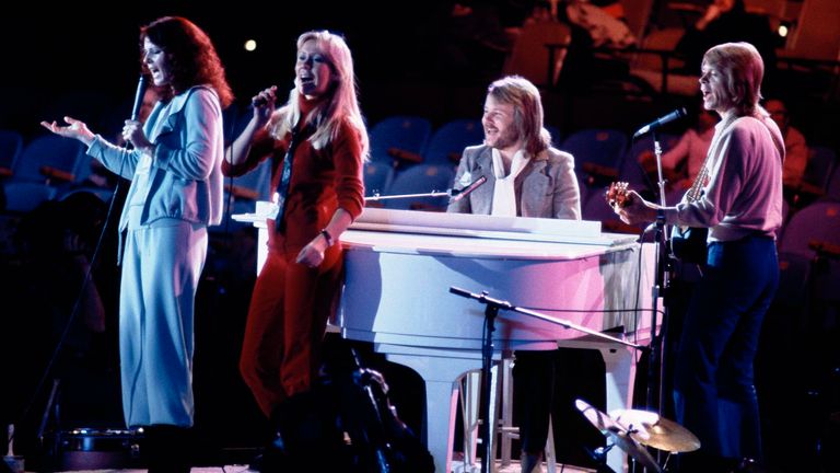 Cuando papá llegó al especial de NBC-TV la noche del martes 9 de enero de 1979 en Nueva York, en la Asamblea General de las Naciones Unidas, "Música para un concierto de UNICEF."  (Foto AB / Ron Freem)