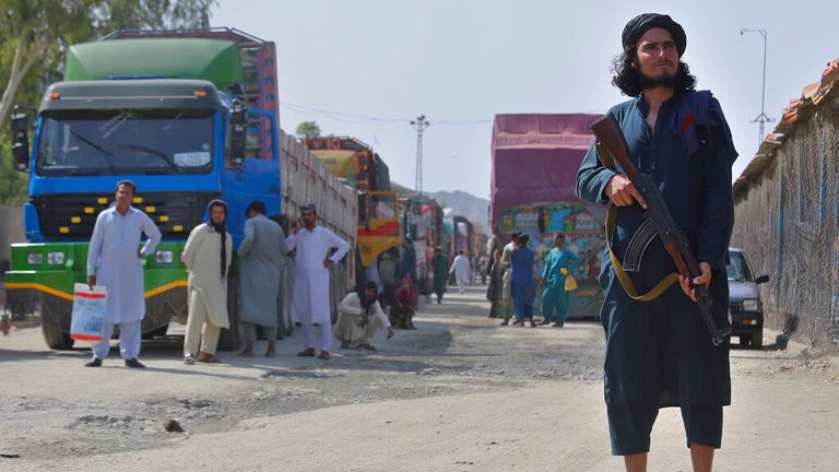 Afghanistan: Taliban Fighters Armed With Knuckle Dusters And Whips ...