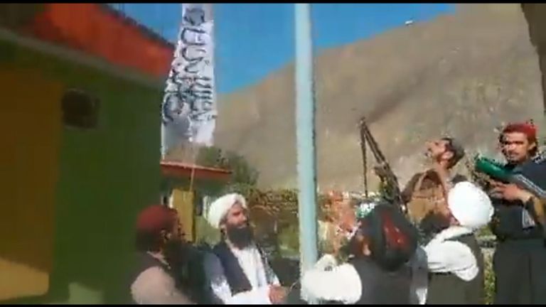 Afghanistan: Taliban raise their flag outside the Governor&#39;s office in the Annaba district of Panjshir 

