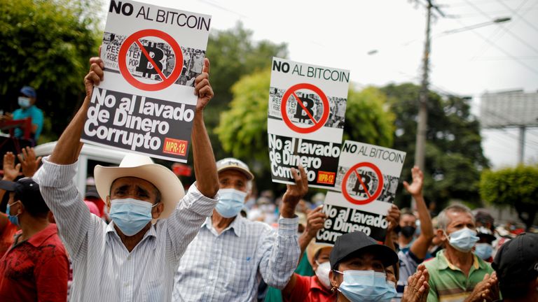 FILE PHOTO: War veterans protest to ask for better pensions and against the use of Bitcoin as legal tender in San Salvador, El Salvador, August 27, 2021. REUTERS/Jose Cabezas/File Photo 