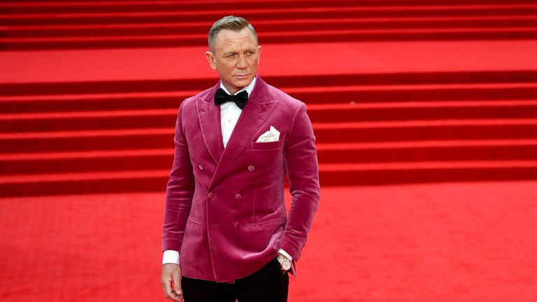 Cast member Daniel Craig poses during the world premiere of the new James Bond film "No Time To Die" at the Royal Albert Hall in London, Britain, September 28, 2021. REUTERS/Toby Melville